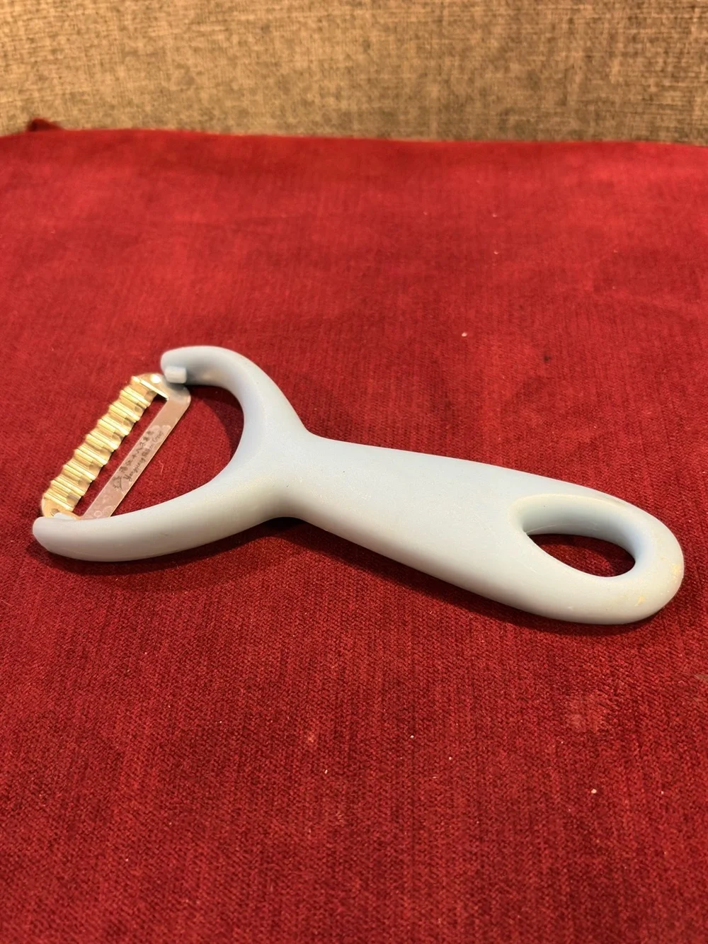 Pre Own Vegetable waved Peeler - 6 inch
